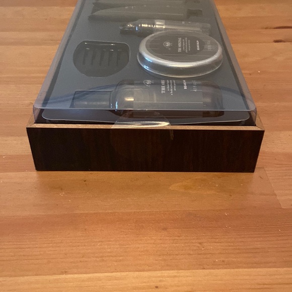 Tri-Coastal Design Men's 6 Piece Beard Care Kit "Milagu Black" Travel Set. - Picture 5 of 6